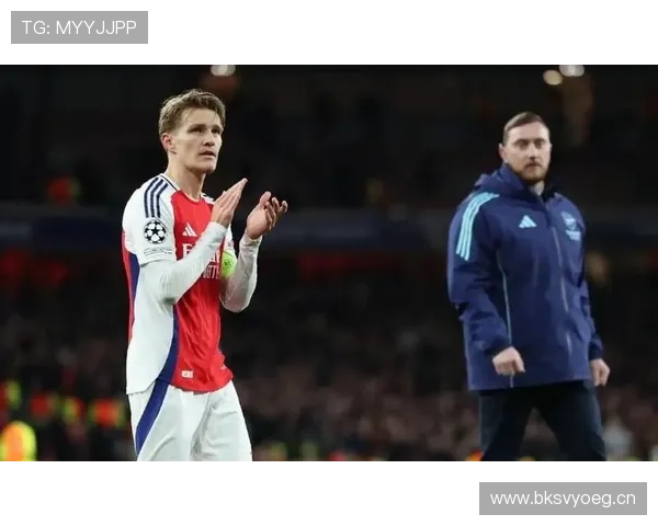 赖斯 vs 贝林厄姆:中场核心的战术角色与攻防贡献对比 赖斯 vs 贝林厄姆:中场核心的战术角色与攻防贡献对比