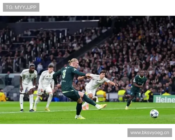 皇马战术僵化与更衣室裂痕问题显现，赛季竞争力及稳定性面临考验