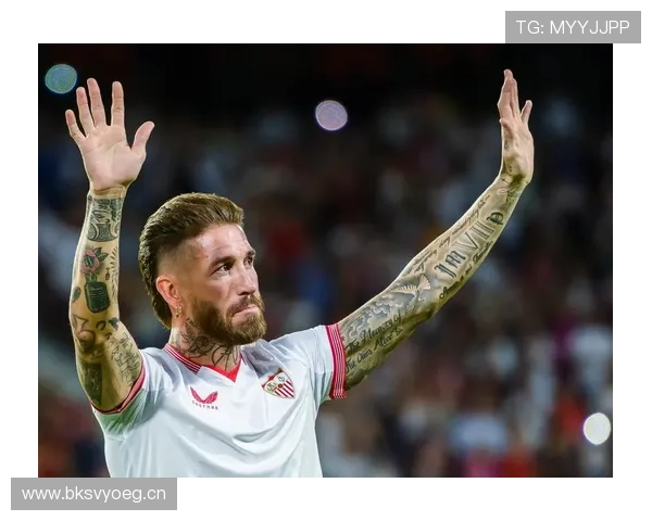 拉莫斯下了场居然穿了家居拖，谁还在想他是球场暴君啊？